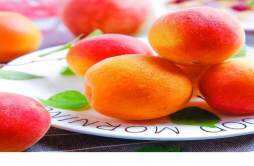 油桃是哪个季节的水果 油桃有什么好处