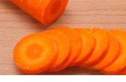 红萝卜和西红柿能一起吃吃吗 胡萝卜的功效与作用有哪些