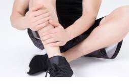 爬山后小腿肌肉酸痛怎么办 小腿肌肉酸痛是怎么回事