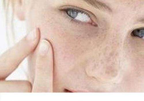 脸上长小颗粒是什么原因 小习惯导致的肌肤大问题