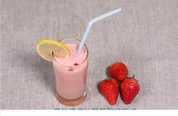 草莓酸奶怎么做 草莓酸奶杯的做法