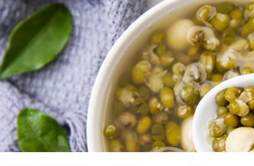 绿豆汤可以加什么食材 怎么煮绿豆汤解毒效果最佳
