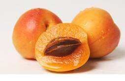 杏子吃多了对身体有什么影响 杏吃多了胃难受怎么办