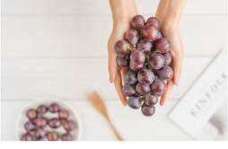 葡萄是高热量水果吗 葡萄表面为什么有小颗粒