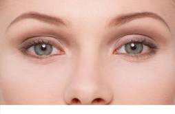 眼睛有红血丝怎么消除 眼睛红血丝怎么消除最有效的方法