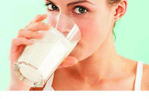 荨麻疹可以喝牛奶吗 过敏性荨麻疹可以喝牛奶吗