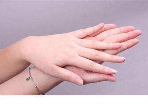 灰指甲前期症状表现 灰指甲最易青睐哪类人群