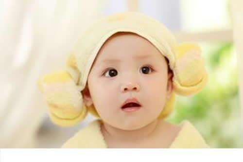 宝宝脸上长小白点 宝宝脸上长小白点是什么原因