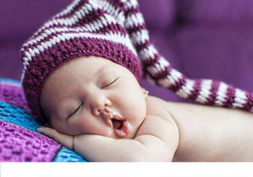 宝宝睡觉张着嘴是怎么回事 宝宝张嘴睡觉怎么办