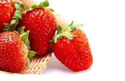 草莓可以给宝宝做什么辅食 宝宝吃草莓要注意什么