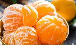 橘子跟冰糖煮熟有什么功效 冰糖煮橘子煮多长时间