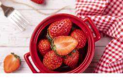 怎样分辨草莓是不是催熟的 怎么看草莓是不是催熟的