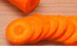 胡萝卜一天吃多少合适 胡萝卜减肥一周瘦10斤