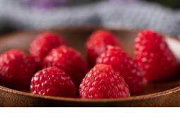山莓和覆盆子的区别 刺泡儿泡酒的做法