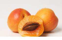 苹果和杏子能一起吃吗 苹果能和杏仁一起吃吗