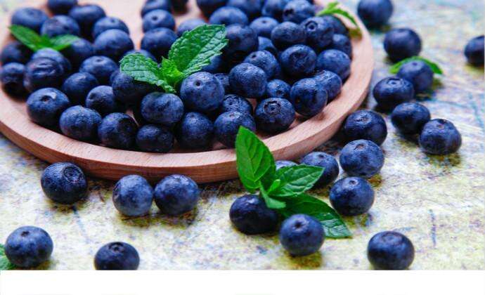 蓝莓表面的白色能吃吗 蓝莓上的白霜是什么