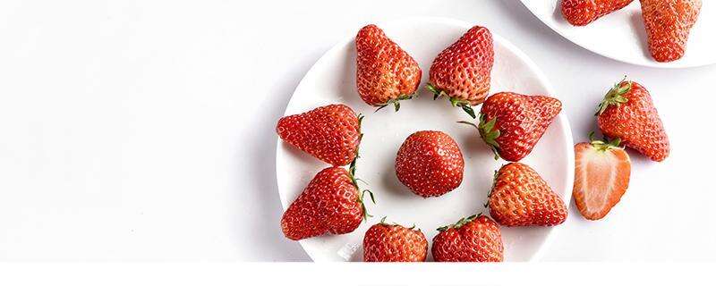 草莓吃起来硬的正常吗 草莓又酸又硬怎么办
