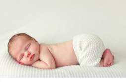 宝宝睡觉后脑勺出汗是什么原因 真的是缺钙引起的吗