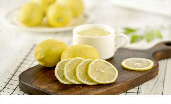 切开的新鲜柠檬可以放多久 新鲜柠檬切开后怎么保存