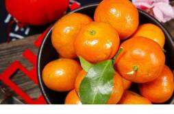 砂糖橘掉色是什么原因 砂糖橘表皮上的红色有毒吗