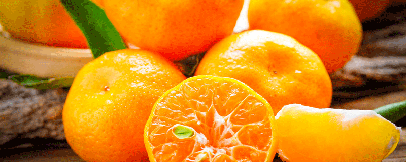 橘子中的白丝可以吃吗 橘子的热量高不高