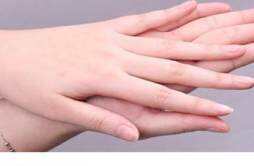 大拇指指甲凹陷是什么原因 大拇指指甲凹陷是怎么回事