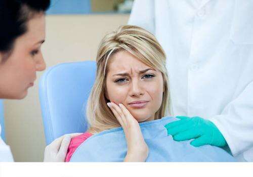 智齿牙龈肿痛会发烧吗 不要认为智齿只会导致牙龈肿痛