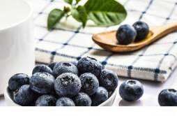 蓝莓和牛奶能一起吃吗 蓝莓吃多少粒会中毒