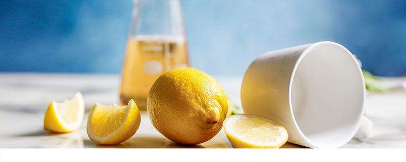 柠檬挤出汁能放多久 整个柠檬冷冻还是冷藏