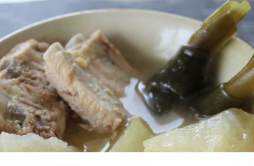 海带排骨汤的功效与作用 花生海带排骨汤的功效与作用
