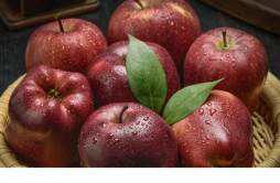 花牛苹果是粉还是脆的 花牛苹果和蛇果的区别