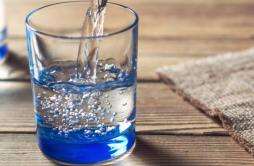 到底要怎么喝水才健康？四个必须注意的原则