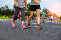 在快走运动中多加一个动作，就能提升热量消耗还能增加肌肉量！