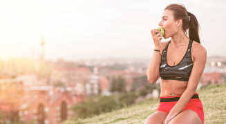 跑步饮食指南：跑步前、中、后应该吃什么