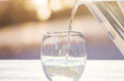 白开水是最好的饮品！排毒消疲劳 3个时间要喝