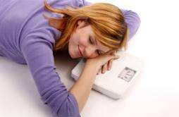 睡眠和卡路里摄入有什么关系？多睡觉能帮助减肥吗？