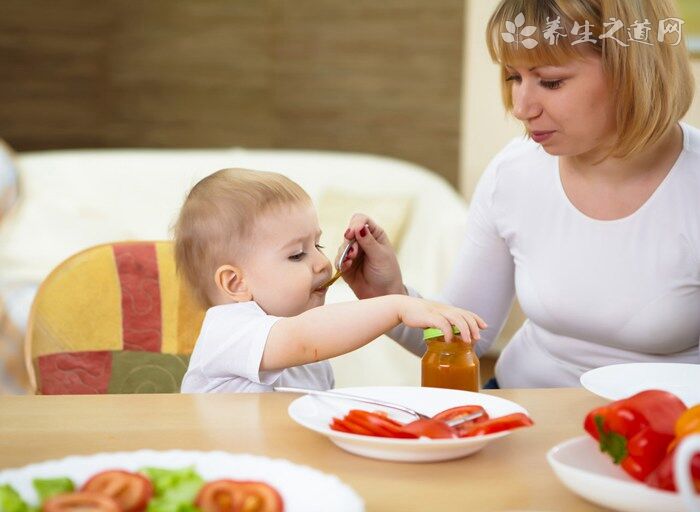 如何改正小宝宝吃手的不良习惯