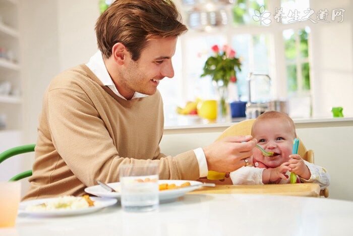 【如何防止给宝宝过度喂养】母乳喂养的宝宝多大添加辅食