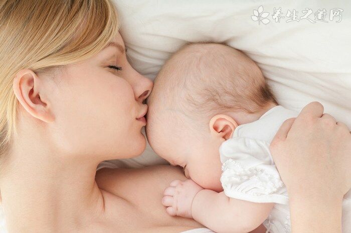 【母乳喂养的宝宝便秘怎么办】母乳喂养的宝宝如何添加牛奶
