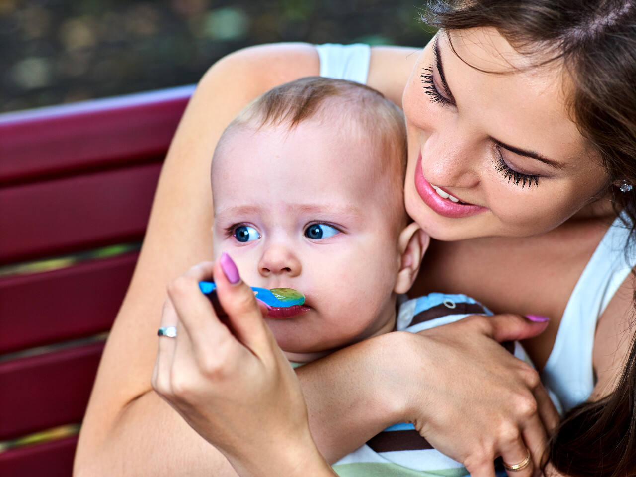 如何帮助宝宝缓解乳牙出牙不适