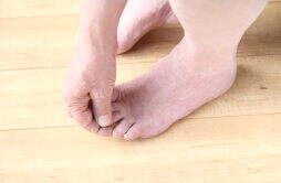 糖尿病患者脚肿是怎么回事 导致脚肿的原因有两个