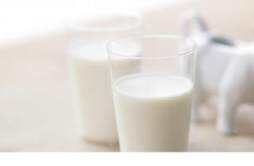 喝脱脂牛奶有什么好处 多喝脱脂牛奶有什么好处