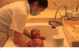 新生儿洗澡避免耳朵进水 新生儿洗澡耳朵进水了要紧吗