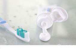 牙膏洗脸最好用温水 怎么用牙膏洗脸最好