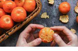 为什么剥橘子手会黄 手上剥橘子发黄怎么洗掉