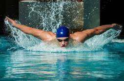 游泳和跑步减肥哪个消耗热量多 游泳和慢跑哪个消耗的热量多