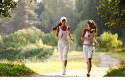 每天跑五公里一个月能瘦多少 每天跑五公里一个月能瘦几斤