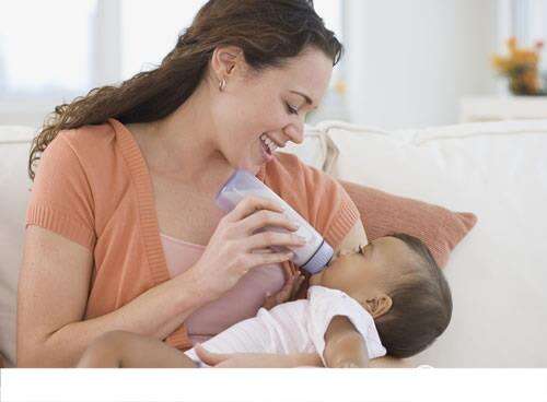 乳腺炎初期可以喂奶