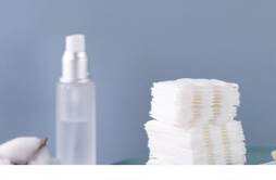 卸妆水和卸妆油哪个卸的比较干净 卸妆油卸妆干净还是卸妆水卸妆干净